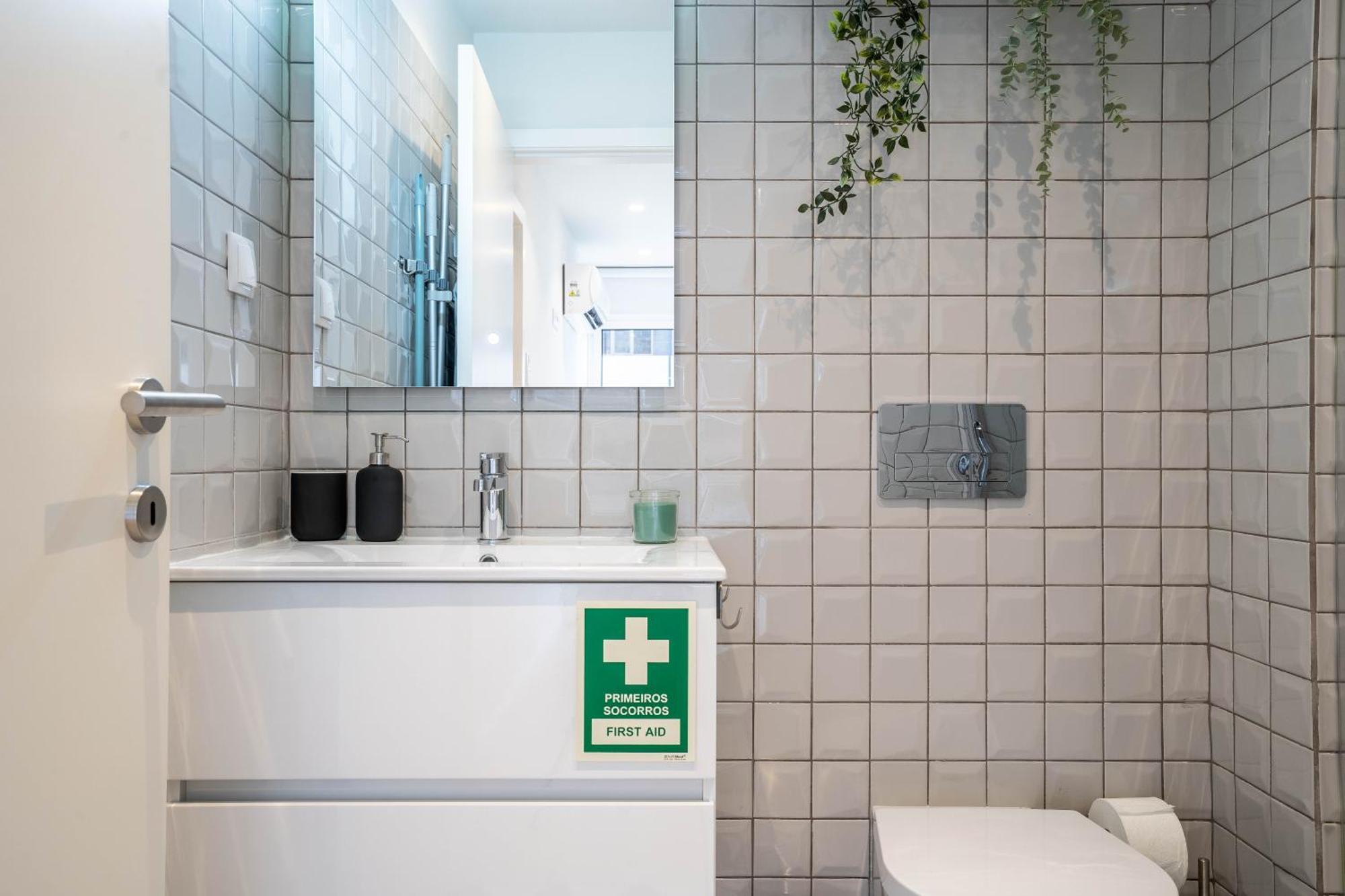 Trindade Bliss: 1Br W/ Free Parking By Lovelystay Porto Exterior photo