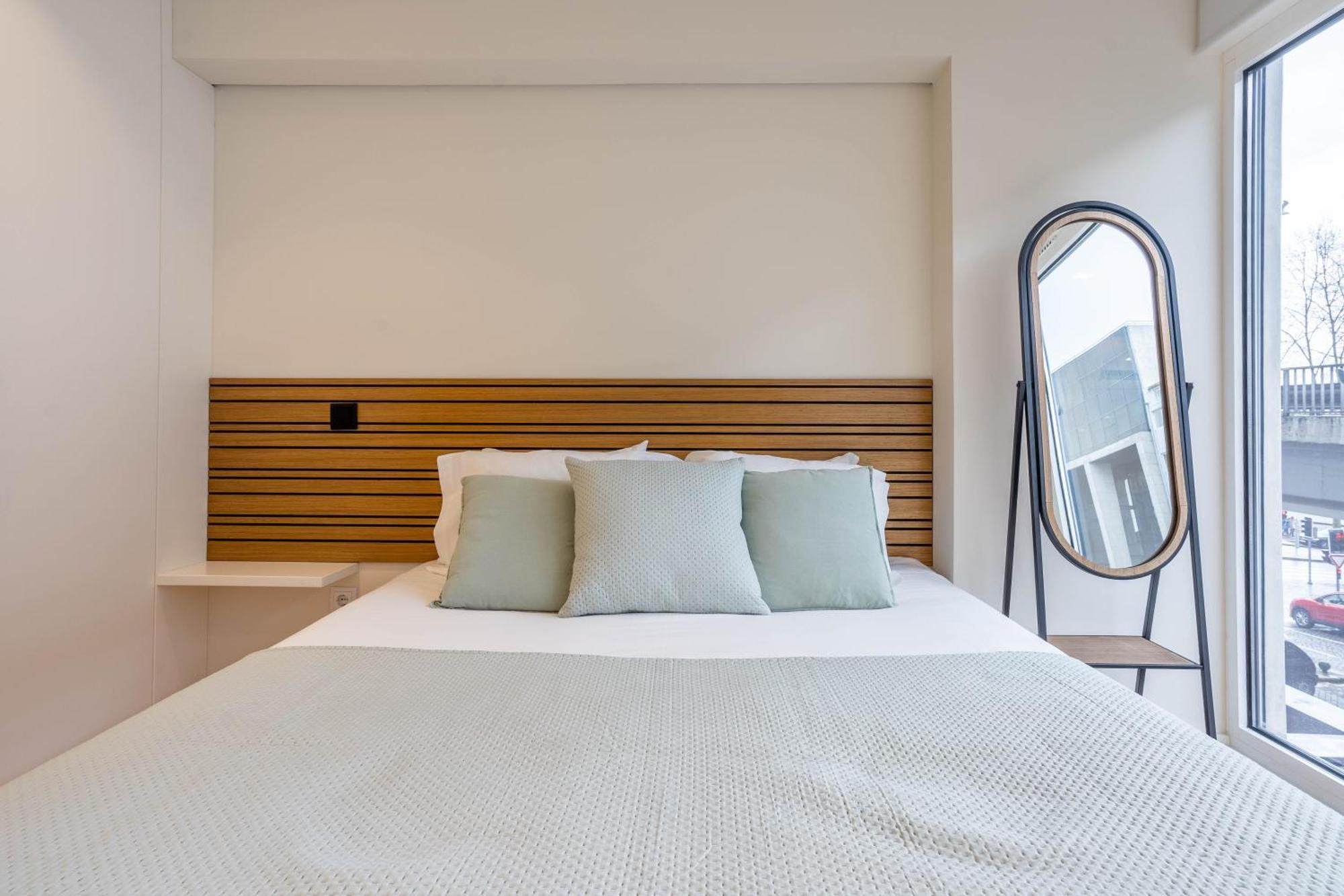 Trindade Bliss: 1Br W/ Free Parking By Lovelystay Porto Exterior photo